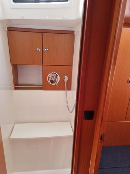 Book yachts online - sailboat - Bavaria Cruiser 46 - Galeb - rent
