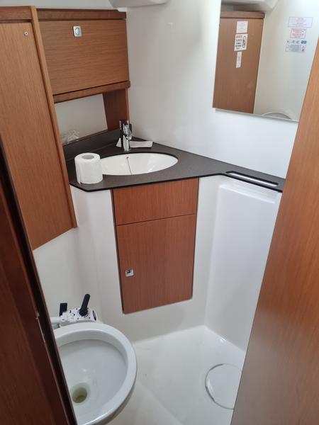 Book yachts online - sailboat - Bavaria Cruiser 46 - Galeb - rent
