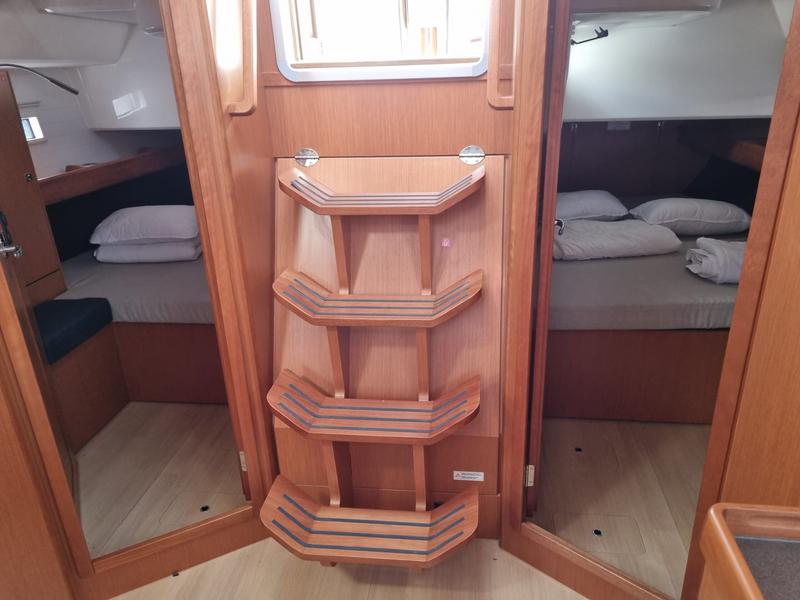 Book yachts online - sailboat - Bavaria Cruiser 46 - Galeb - rent