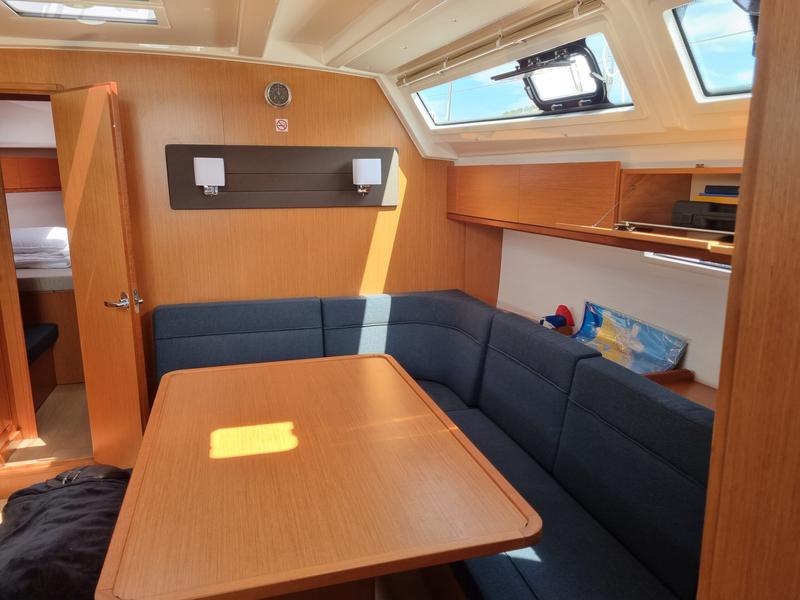 Book yachts online - sailboat - Bavaria Cruiser 46 - Galeb - rent