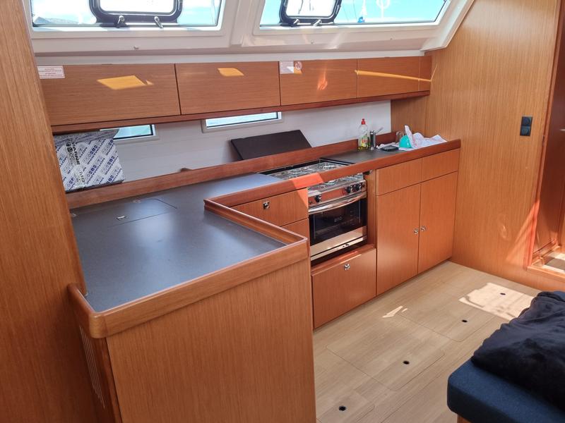 Book yachts online - sailboat - Bavaria Cruiser 46 - Galeb - rent