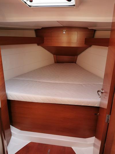 Book yachts online - sailboat - Dufour 350 GL - Sinica - rent