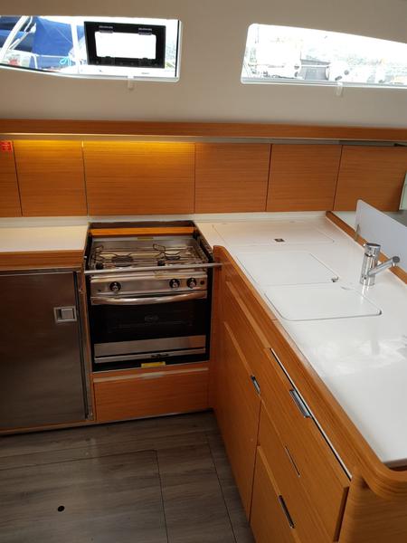 Book yachts online - sailboat - Elan Impression 45 - Lasta - rent