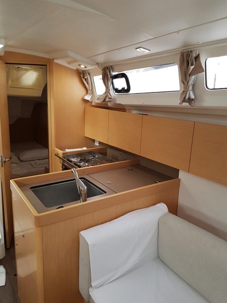 Book yachts online - sailboat - Oceanis 35.1 - Kolibri - rent