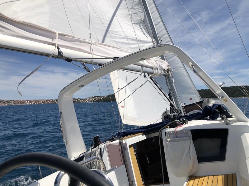 Book yachts online - sailboat - Oceanis 35.1 - Kolibri - rent