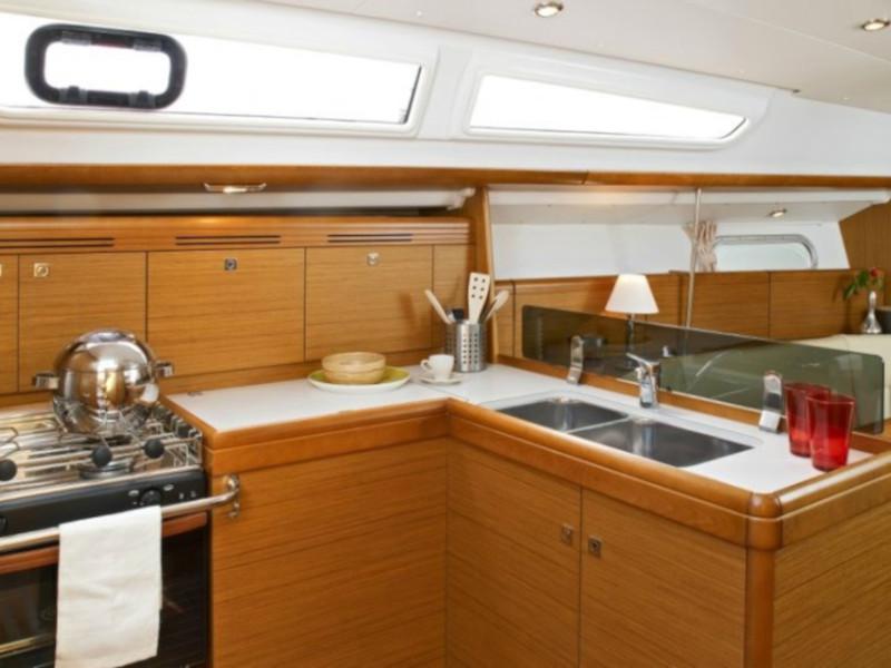 Book yachts online - sailboat - Sun Odyssey 36i REFIT 2019 - PINK DIAMOND P.c - rent