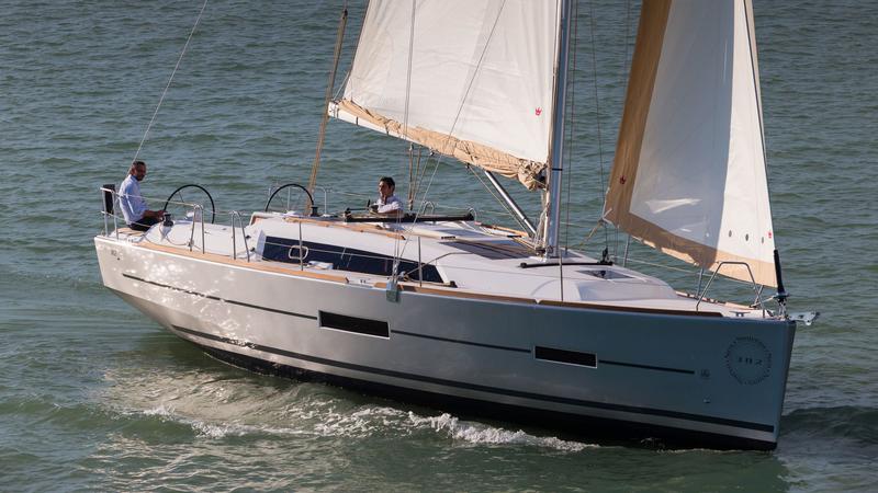 Book yachts online - sailboat - Dufour 382 GL - Regor - rent