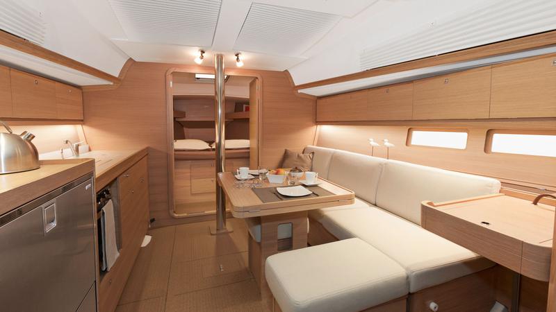 Book yachts online - sailboat - Dufour 382 GL - Regor - rent