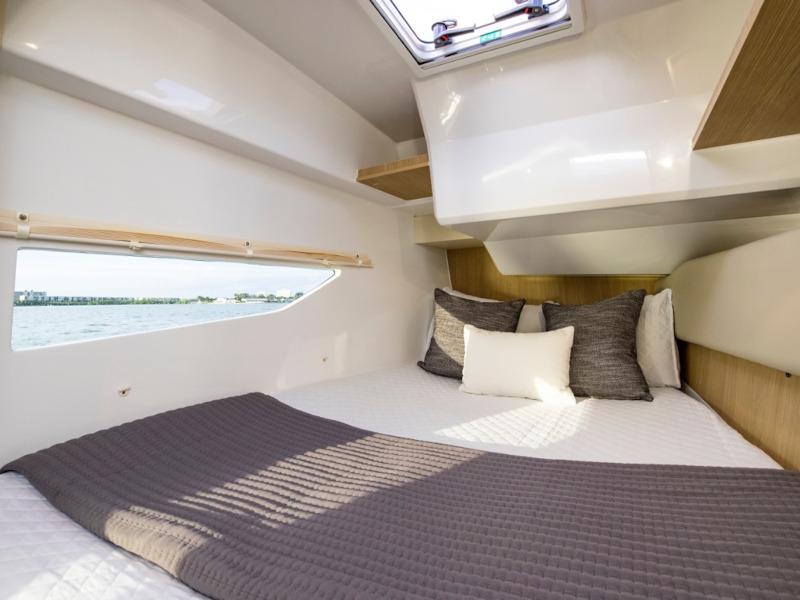 Book yachts online - motorboat - Aquila 36 - Joy - rent