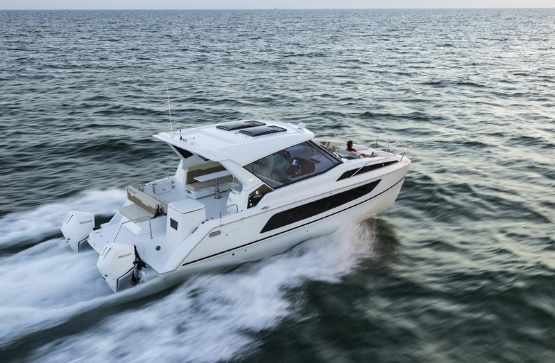 Book yachts online - motorboat - Aquila 36 - Joy - rent