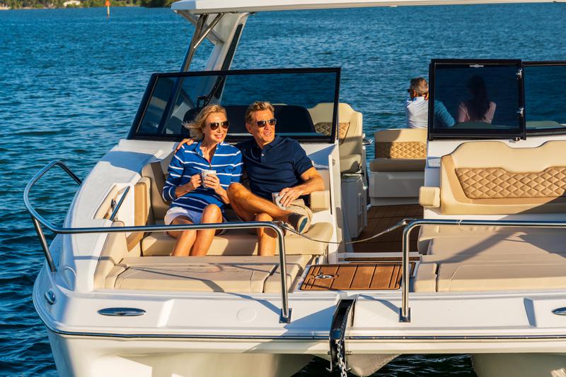 Book yachts online - motorboat - Aquila 36 - Joy - rent