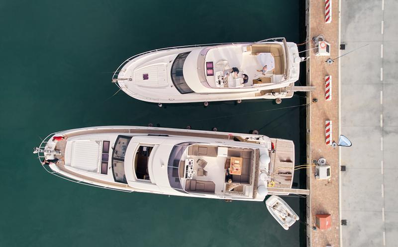 Book yachts online - motorboat - Prestige 680 S - Smeralda Blu - rent