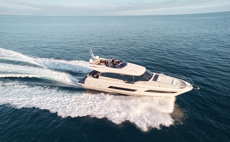 Book yachts online - motorboat - Prestige 680 S - Smeralda Blu - rent