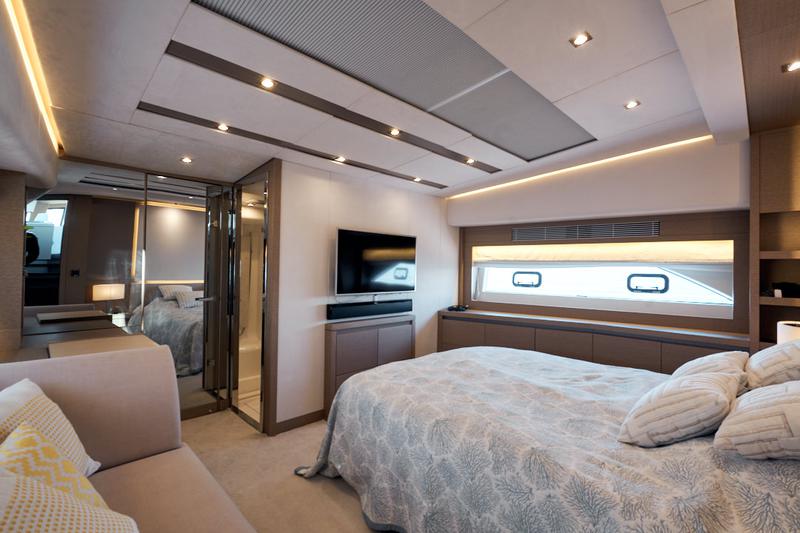 Book yachts online - motorboat - Prestige 680 S - Smeralda Blu - rent