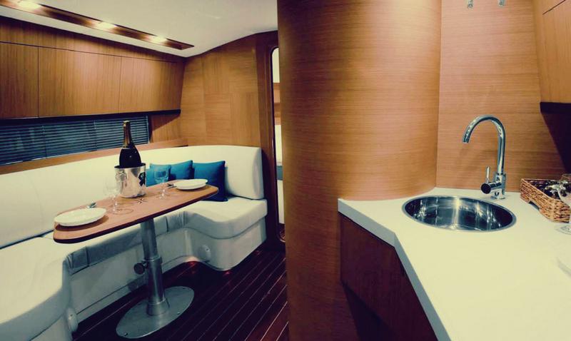 Book yachts online - motorboat - Blu Martin 46 HT - Eden Sea - rent