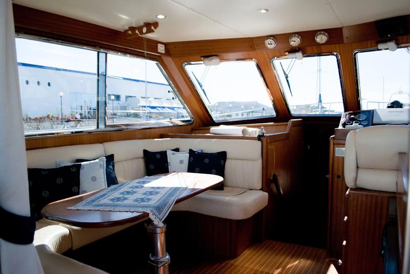 Book yachts online - motorboat - Sciallino 40 - Perla di mare - rent