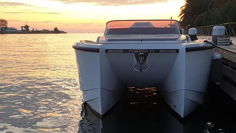 Book yachts online - powercatamaran - Aurea 30 'Cabin Dream Daycruiser - Igor - rent