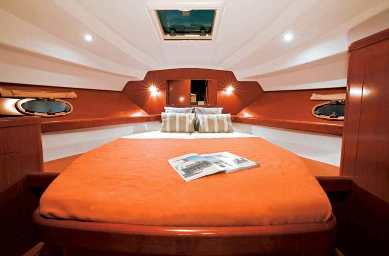 Book yachts online - motorboat - Antares 32 Fly - Katalina - rent