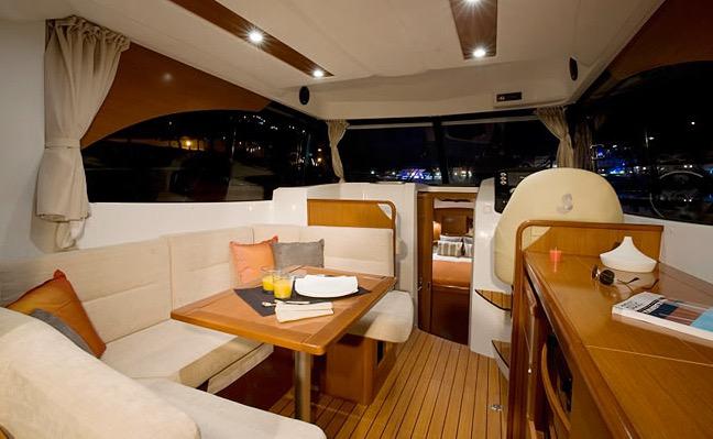 Book yachts online - motorboat - Antares 32 Fly - Katalina - rent
