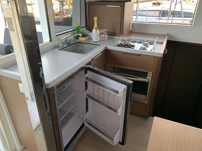 Book yachts online - catamaran - Lagoon 40 - MONARCH new 2020+AC+G - rent