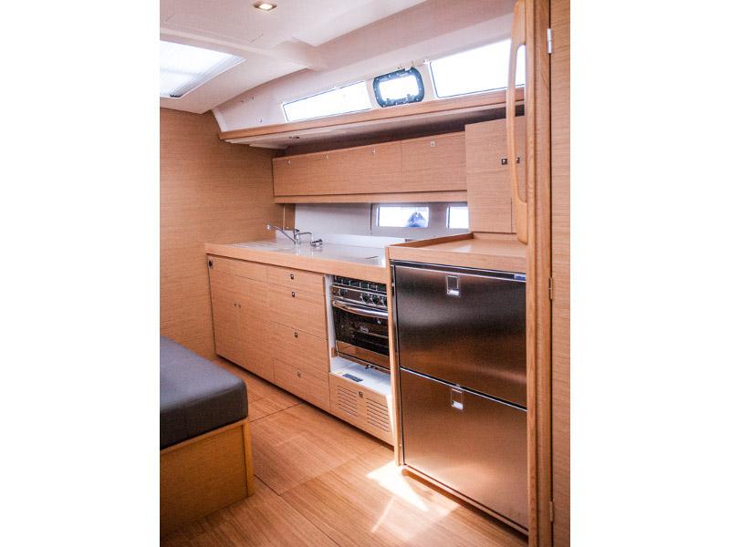 Book yachts online - sailboat - Dufour 460 Grand Large - MADICKEN 2018+AC - rent