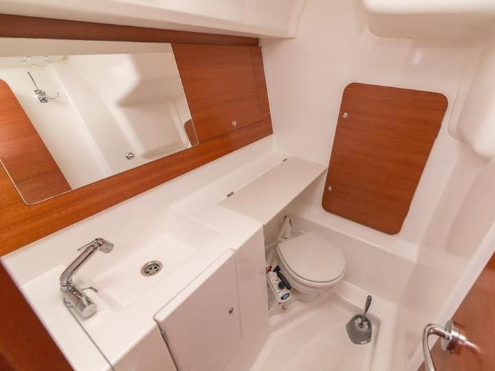 Book yachts online - sailboat - Dufour 335 Grand Large - PIPPI +new sails 2018 - rent