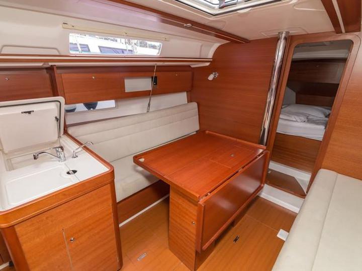 Book yachts online - sailboat - Dufour 335 Grand Large - PIPPI +new sails 2018 - rent