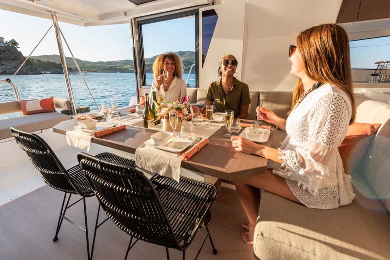 Book yachts online - catamaran - Bali 4.2 - Satisfaction - rent