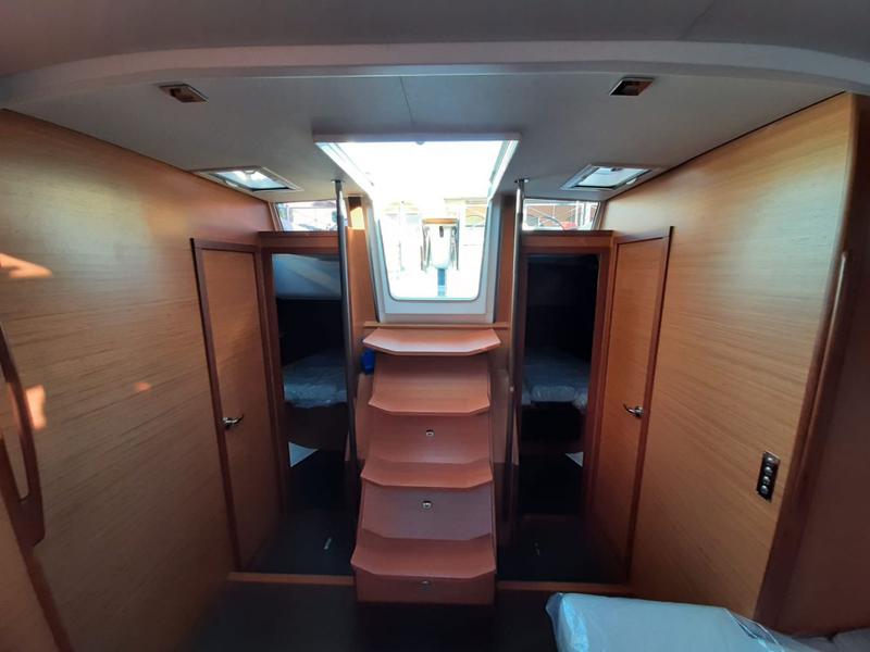 Book yachts online - sailboat - Dufour 530 - PERSEIDE - rent