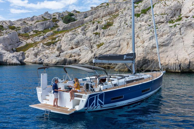 Book yachts online - sailboat - Dufour 530 - PERSEIDE - rent