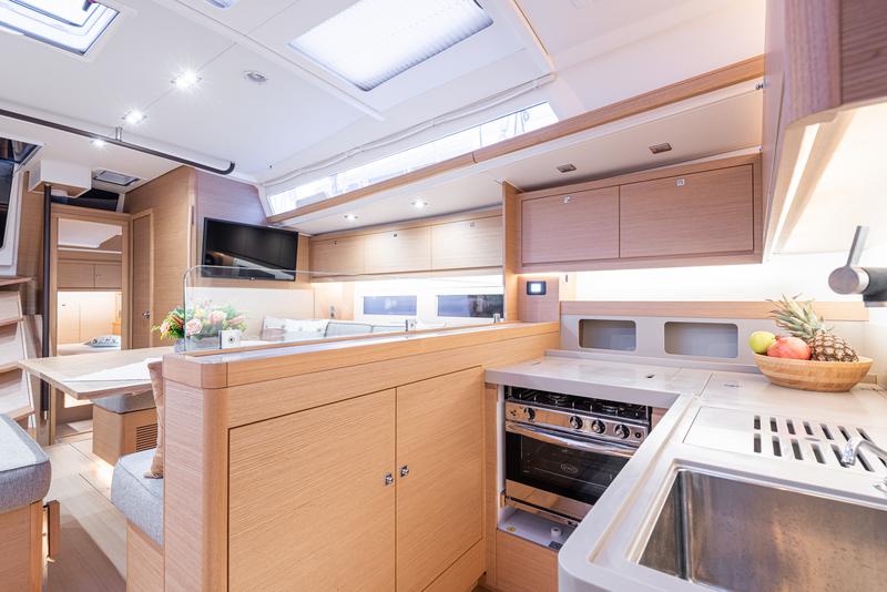 Book yachts online - sailboat - Dufour 530 - PERSEIDE - rent