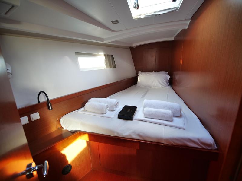 Book yachts online - sailboat - Oceanis 45 - Bella - rent