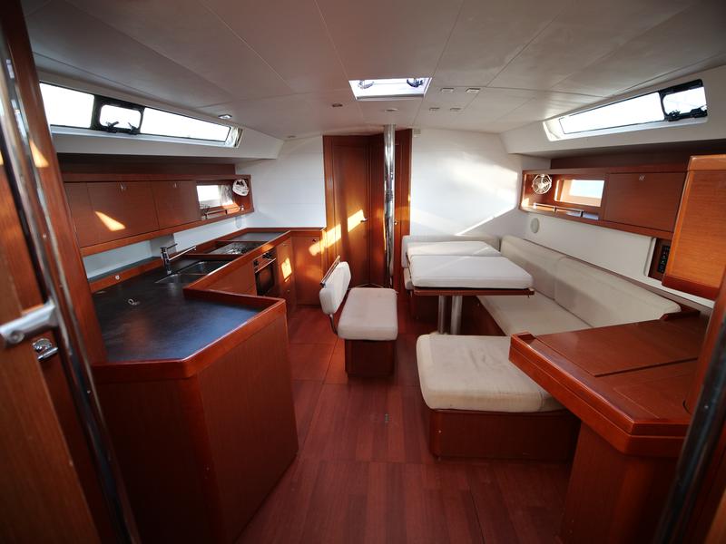 Book yachts online - sailboat - Oceanis 45 - Bella - rent
