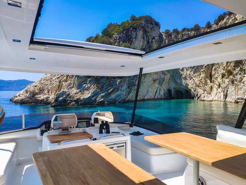 Book yachts online - powercatamaran - Bali 4.3 MY - Flying Dream  - rent