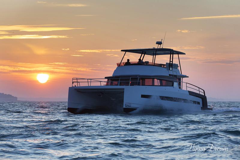 Book yachts online - powercatamaran - Bali 4.3 MY - Flying Dream  - rent