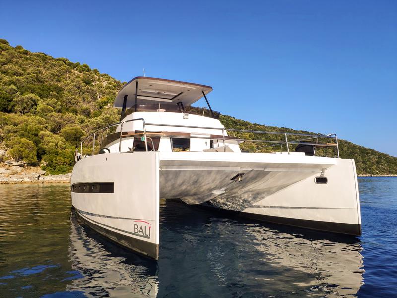 Book yachts online - powercatamaran - Bali 4.3 MY - Flying Dream  - rent