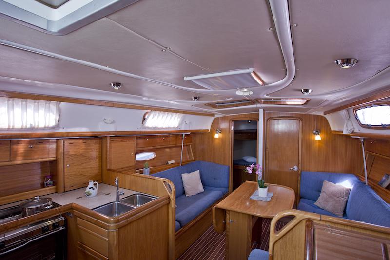 Book yachts online - sailboat - Bavaria 37 Cruiser - Ikona - rent