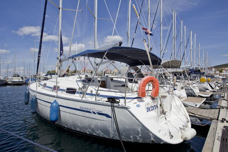 Book yachts online - sailboat - Bavaria 37 Cruiser - Ikona - rent