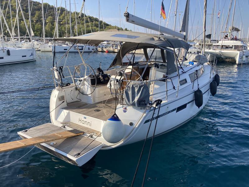 Book yachts online - sailboat - Bavaria 37 Cruiser - Hanni - rent