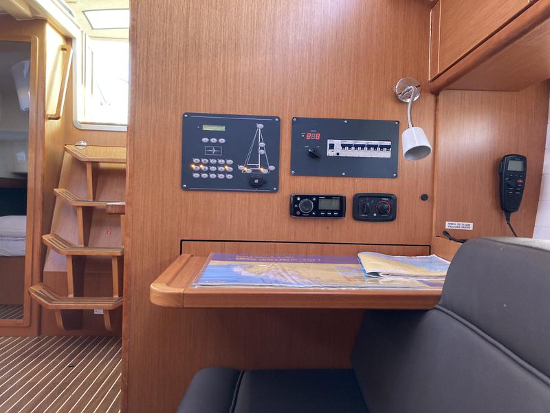 Book yachts online - sailboat - Bavaria 37 Cruiser - Hanni - rent