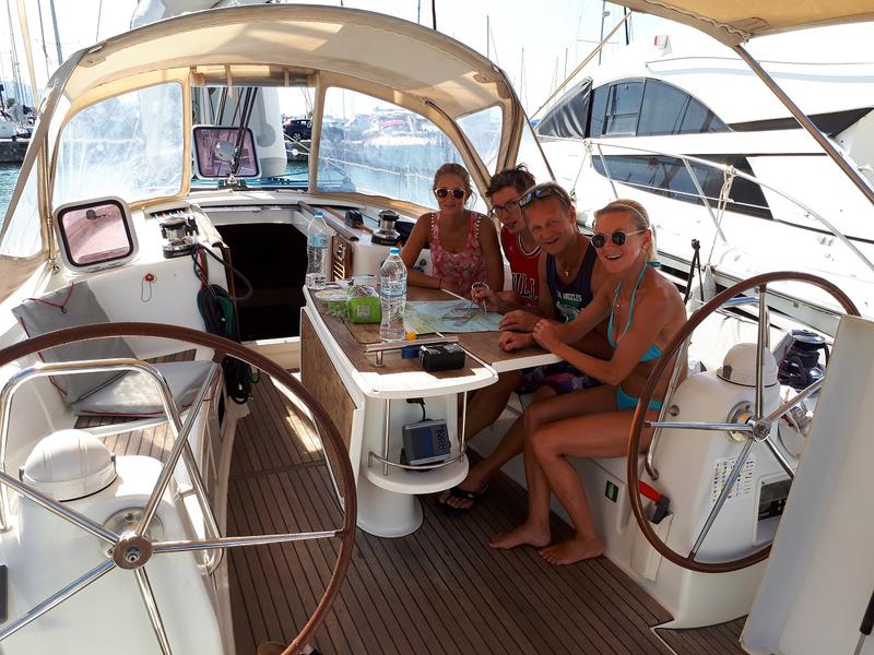 Book yachts online - sailboat - Beneteau Oceanis 40 - Tosca - rent