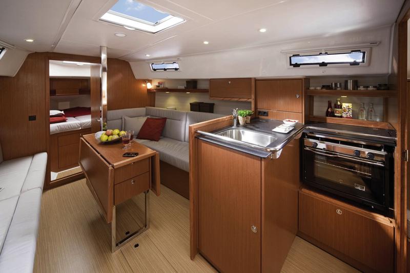 Book yachts online - sailboat - Bavaria Cruiser 32 - Linnea - rent