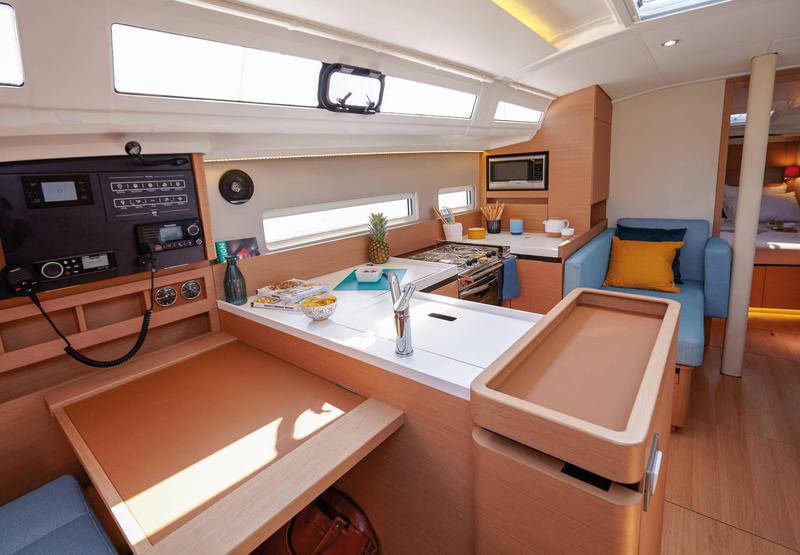 Book yachts online - sailboat - Sun Odyssey 410 - Intrepida - rent
