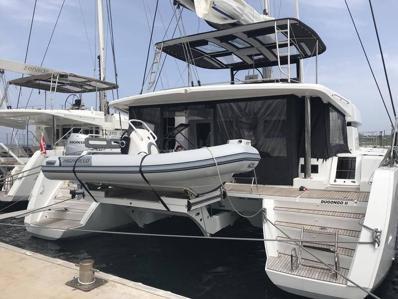 Book yachts online - catamaran - Lagoon 52F - 6 cab - Dugongo II (ANU) - rent