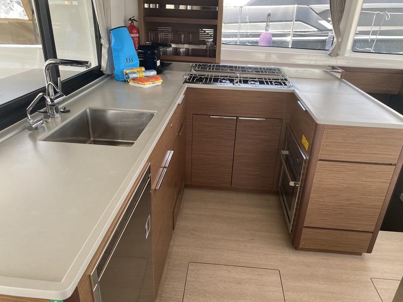 Book yachts online - catamaran - Lagoon 46 - Blue Alma (A/C, WM, Generator, Inverter 12/220V) - rent