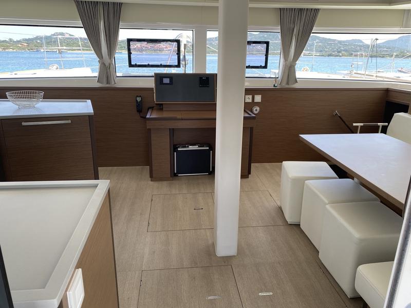 Book yachts online - catamaran - Lagoon 52F (5 cab) - Naka (GND) - rent