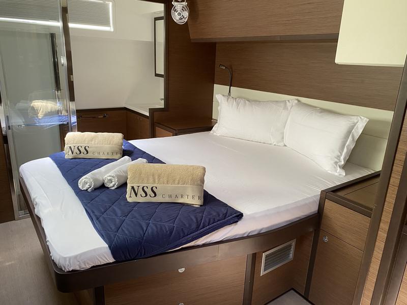 Book yachts online - catamaran - Lagoon 52F (5 cab) - Naka (GND) - rent