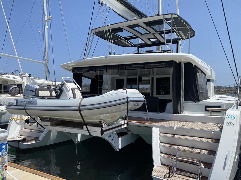 Book yachts online - catamaran - Lagoon 52F (5 cab) - Naka (GND) - rent