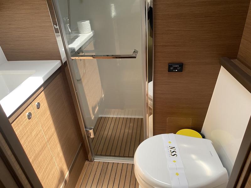 Book yachts online - catamaran - Lagoon 52F (5 cab) - Naka (GND) - rent