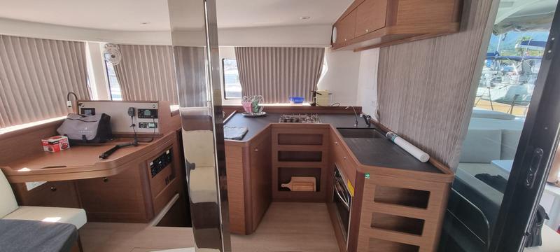 Book yachts online - catamaran - Lagoon 42 - Gamma Leonis - rent